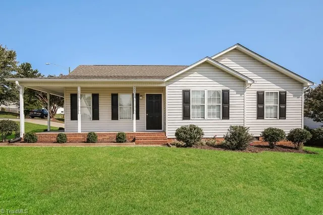 $1,635 | 205 Bell Drive, Thomasville, NC 27360