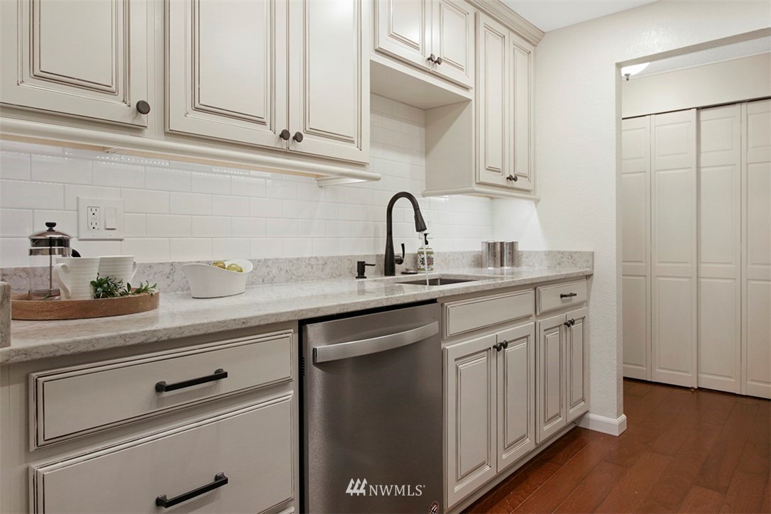 8410 240th Street Southwest, Unit C104 Edmonds, WA 98026 - Photo 8 of 30 Gallery Image 8