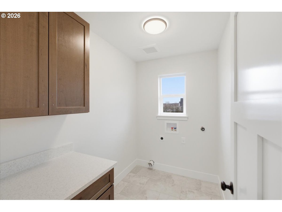 3191 Northwest 23rd Avenue Albany, OR 97321 - Photo 39 of 47 a bathroom with a sink