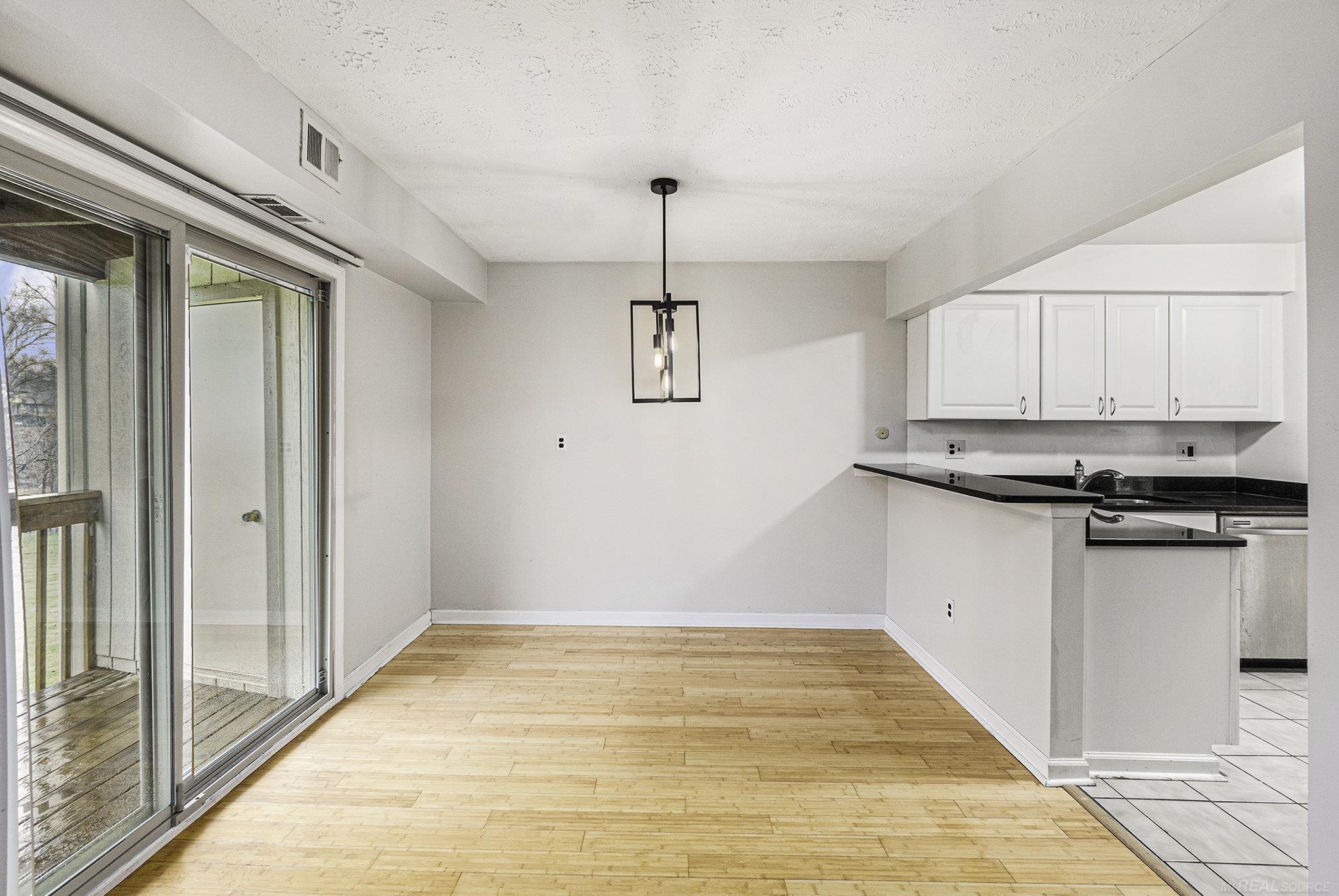 1673 Riverside Drive Rochester, MI 48309 - Photo 9 of 19 50130989-F42EEF89-36A8-44A1-9553-6EDCEBF1B3A4.JPG