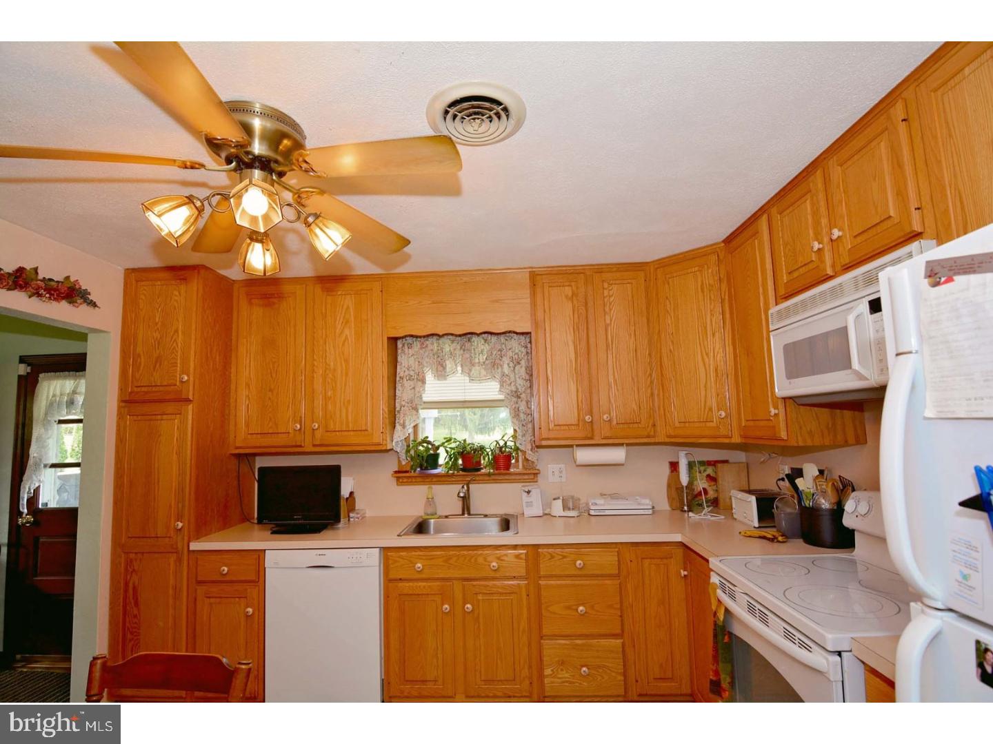802 Ellis Woods Road Pottstown, PA 19465 - Photo 7 of 22 Kitchen