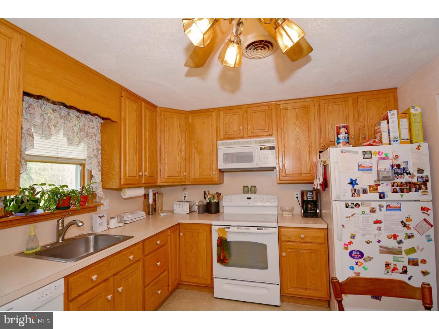 802 Ellis Woods Road Pottstown, PA 19465 - Photo 8 of 22 Kitchen