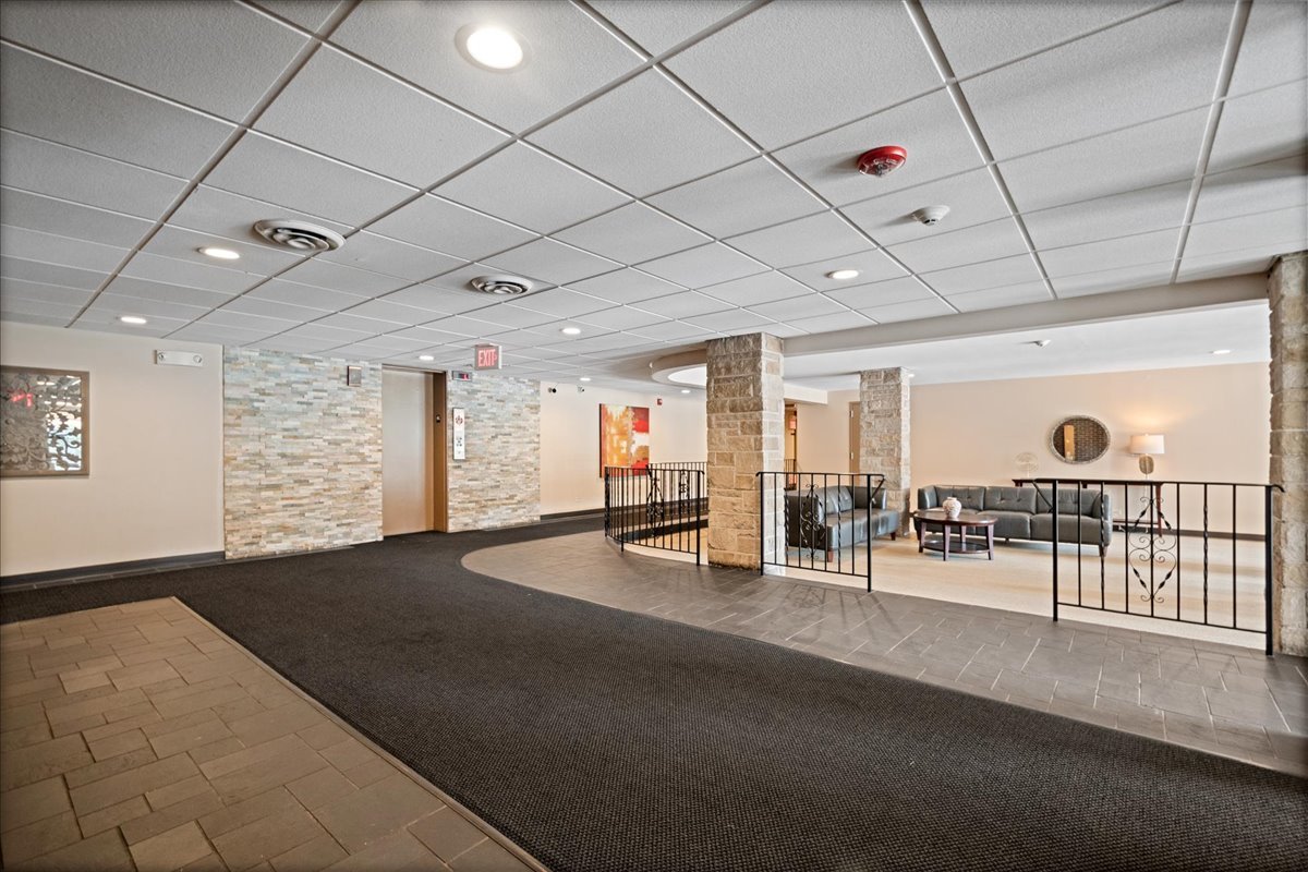 300 Thames Parkway, Unit 3F Park Ridge, IL 60068 - Photo 19 of 20 Gallery Image 19