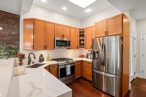 $1,290,000 | 133 I Street, Unit 3, Boston, MA 02127
