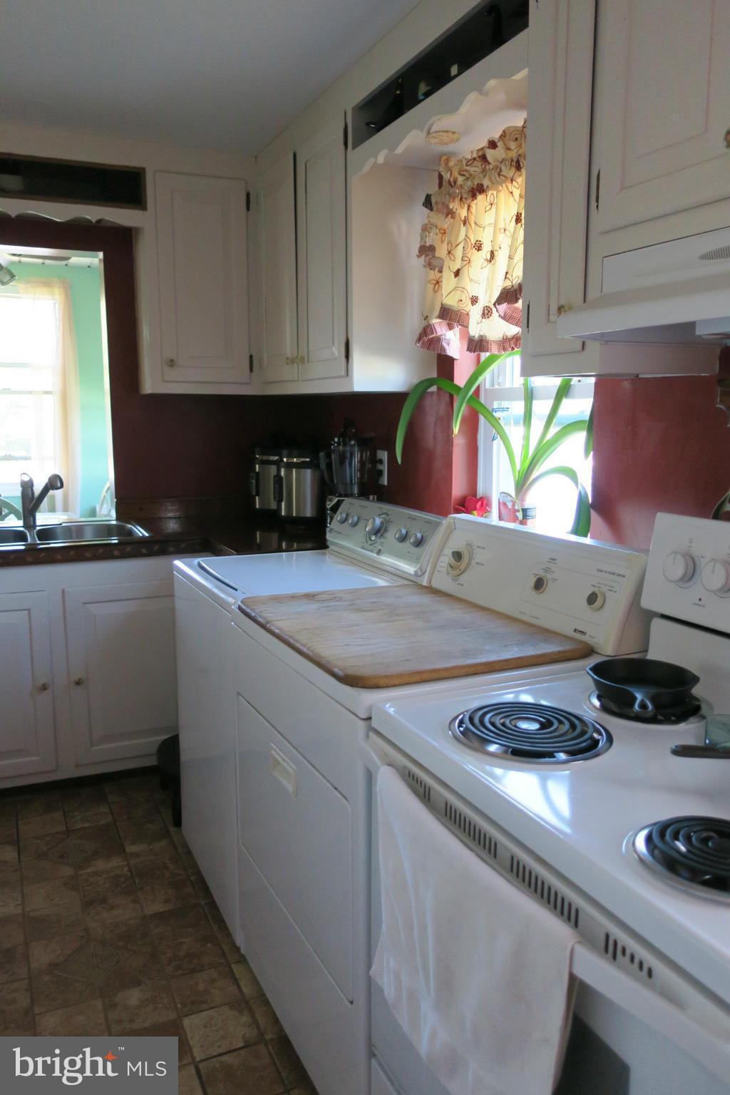 222 Nanticoke Road Baltimore, MD 21221 - Photo 8 of 16 Kitchen