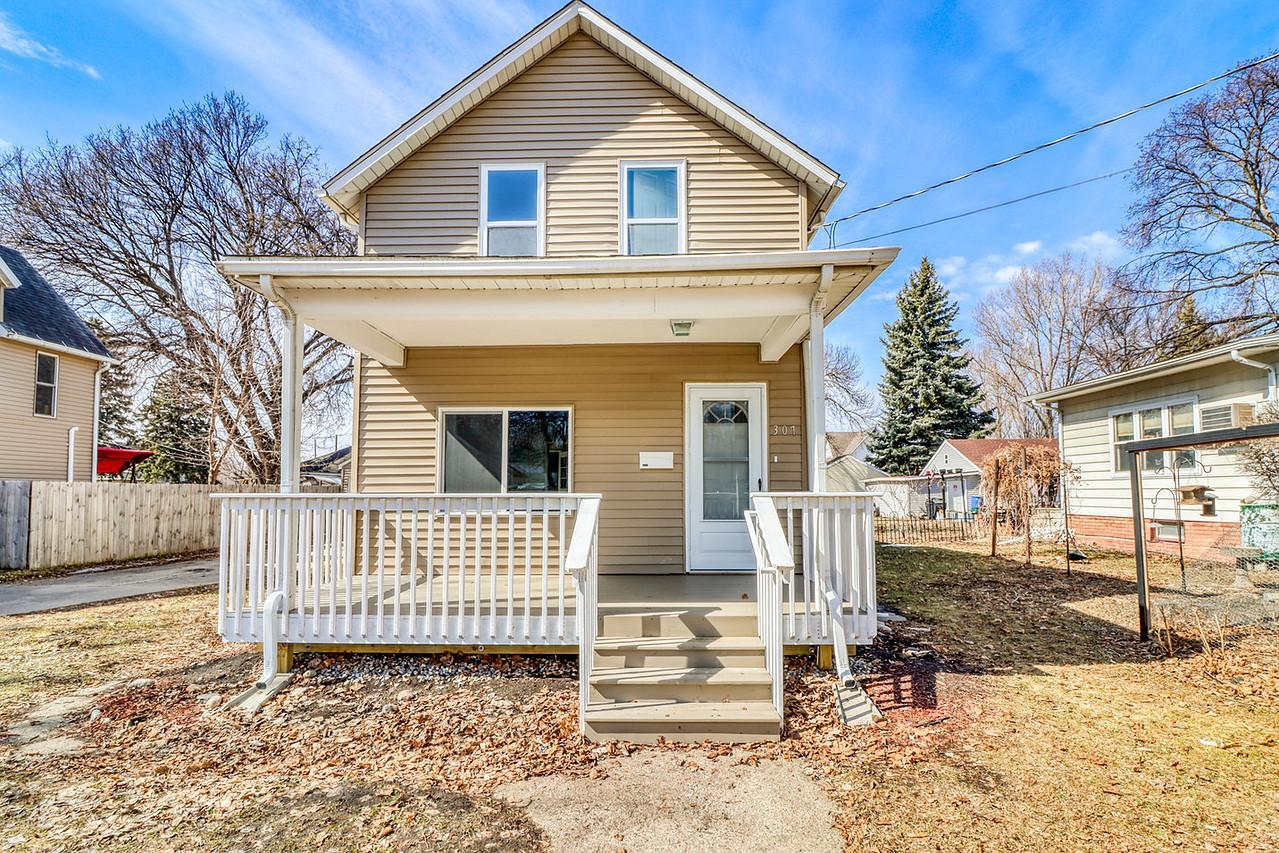 307 10th Street North Moorhead, MN 56560 - Photo 1 of 28