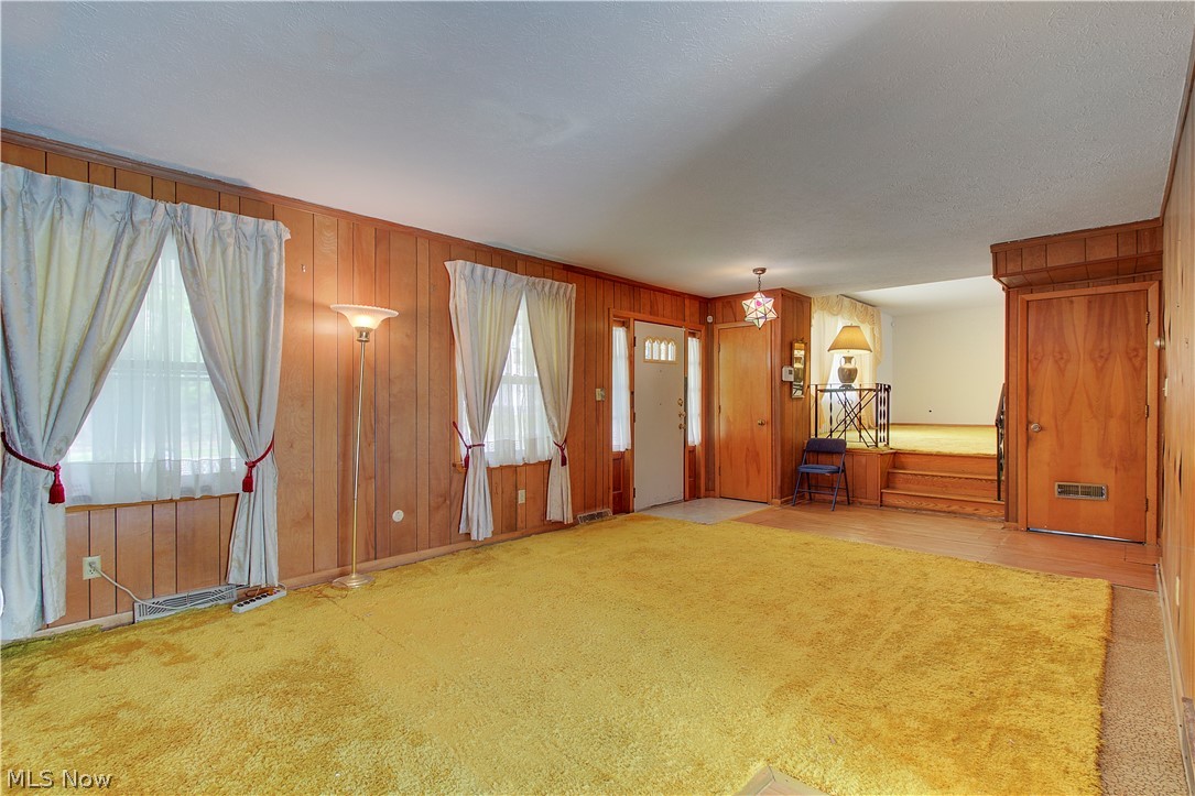 816 Carpenter Street Akron, OH 44310 - Photo 3 of 17