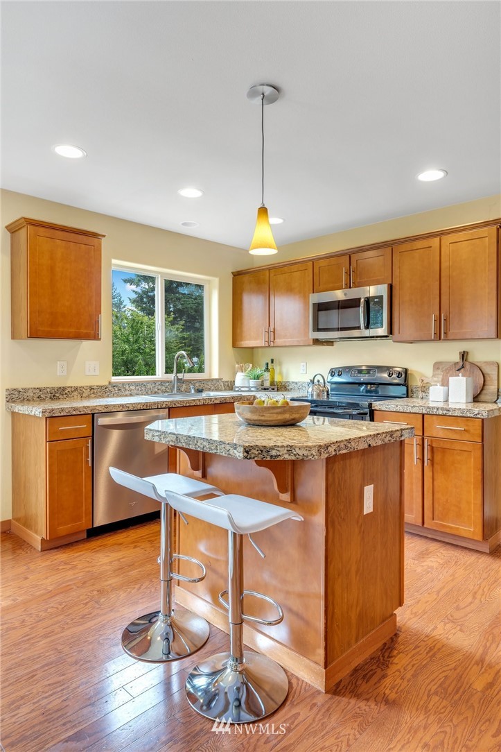 914 209th Street Southeast Bothell, WA 98021 - Photo 9 of 32