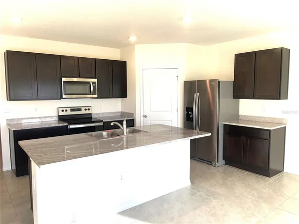 $2,600 | 17210 Reserva Drive, Bradenton, FL 34211