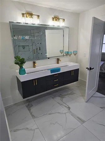 a front view of a mirror