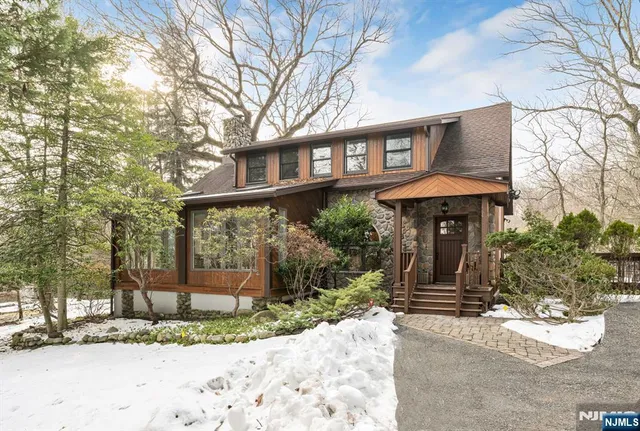 $1,100,000 | 22 Knollwood Drive, Ho-Ho-Kus, NJ 07423