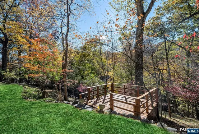 $1,100,000 | 22 Knollwood Drive, Ho-Ho-Kus, NJ 07423