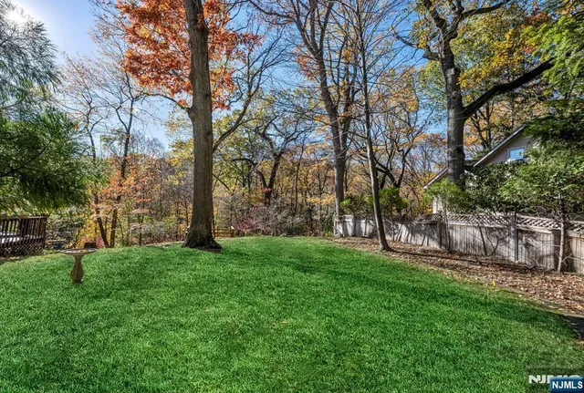 $1,100,000 | 22 Knollwood Drive, Ho-Ho-Kus, NJ 07423