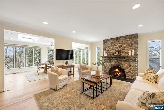 $1,100,000 | 22 Knollwood Drive, Ho-Ho-Kus, NJ 07423