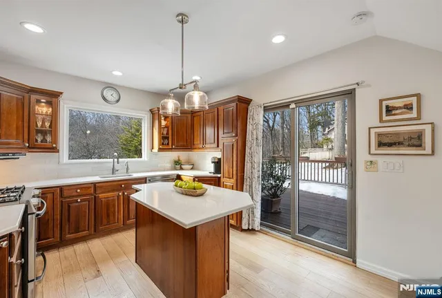 $1,100,000 | 22 Knollwood Drive, Ho-Ho-Kus, NJ 07423