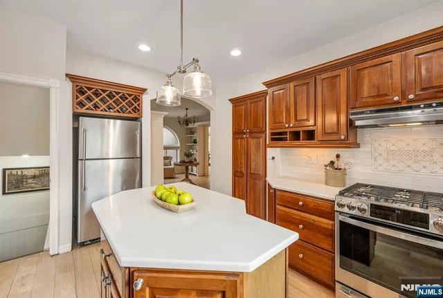 $1,100,000 | 22 Knollwood Drive, Ho-Ho-Kus, NJ 07423