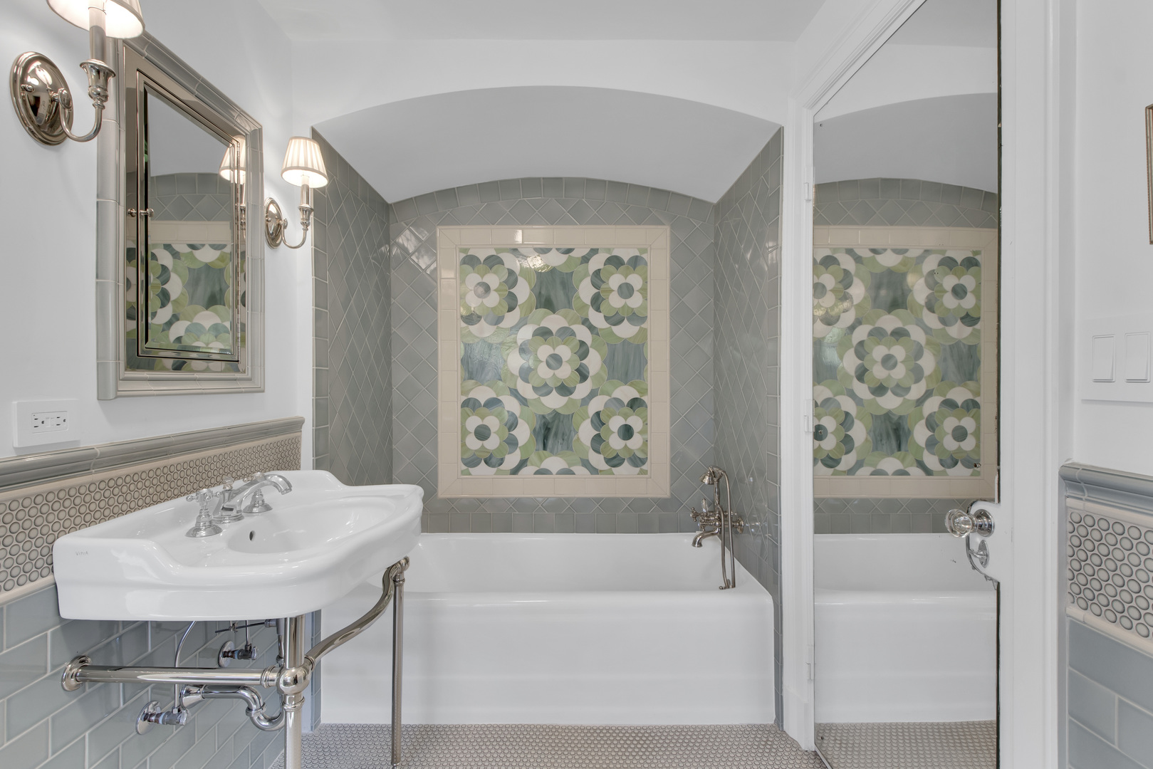 1380 Elm Tree Road Lake Forest, IL 60045 - Photo 32 of 43 a bathroom with a bathtub and a sink