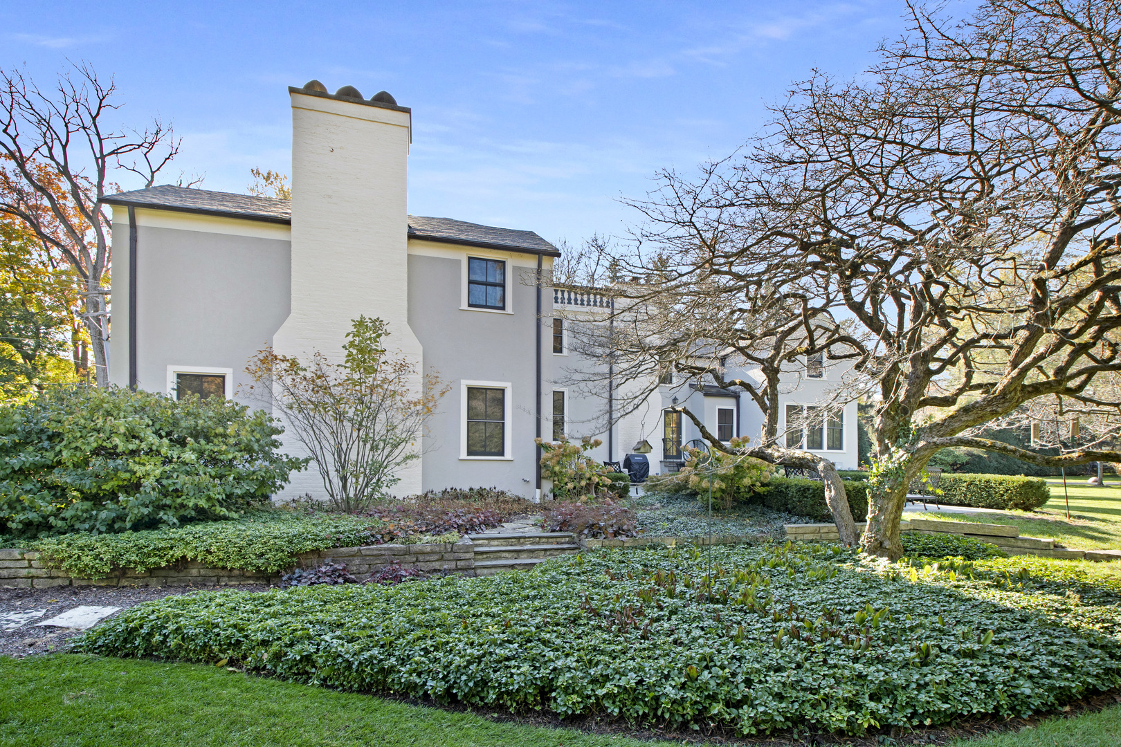 1380 Elm Tree Road Lake Forest, IL 60045 - Photo 36 of 43 a front view of a house with garden