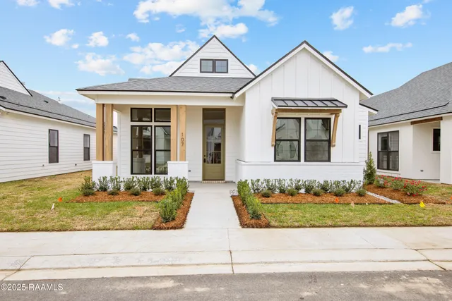$342,500 | 107 Wishing Wl Drive, Broussard, LA 70518
