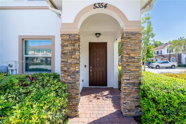 $2,500 | 5354 Ellery Terrace, West Palm Beach, FL 33417