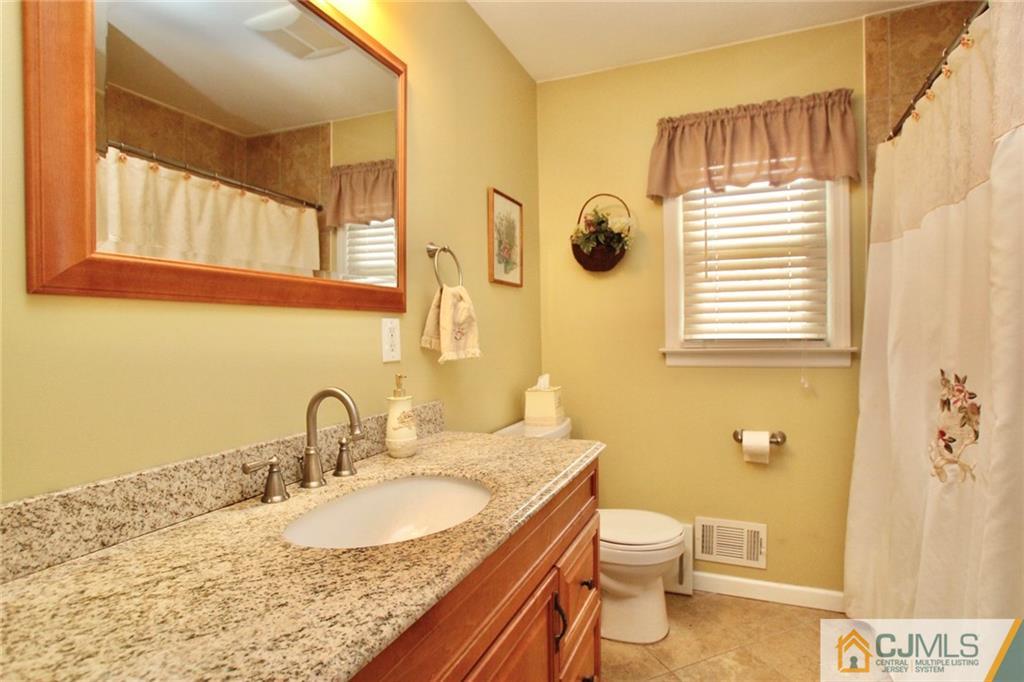 16 Hudson Road East Brunswick, NJ 08816 - Photo 5 of 22 Gallery Image 5