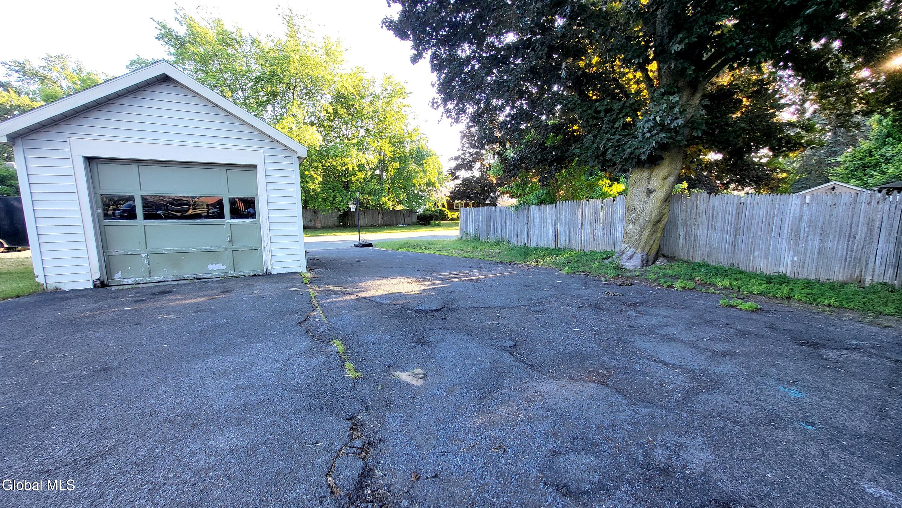191 Princetown Road Rotterdam, NY 12306 - Photo 7 of 39 20260609_190125-0