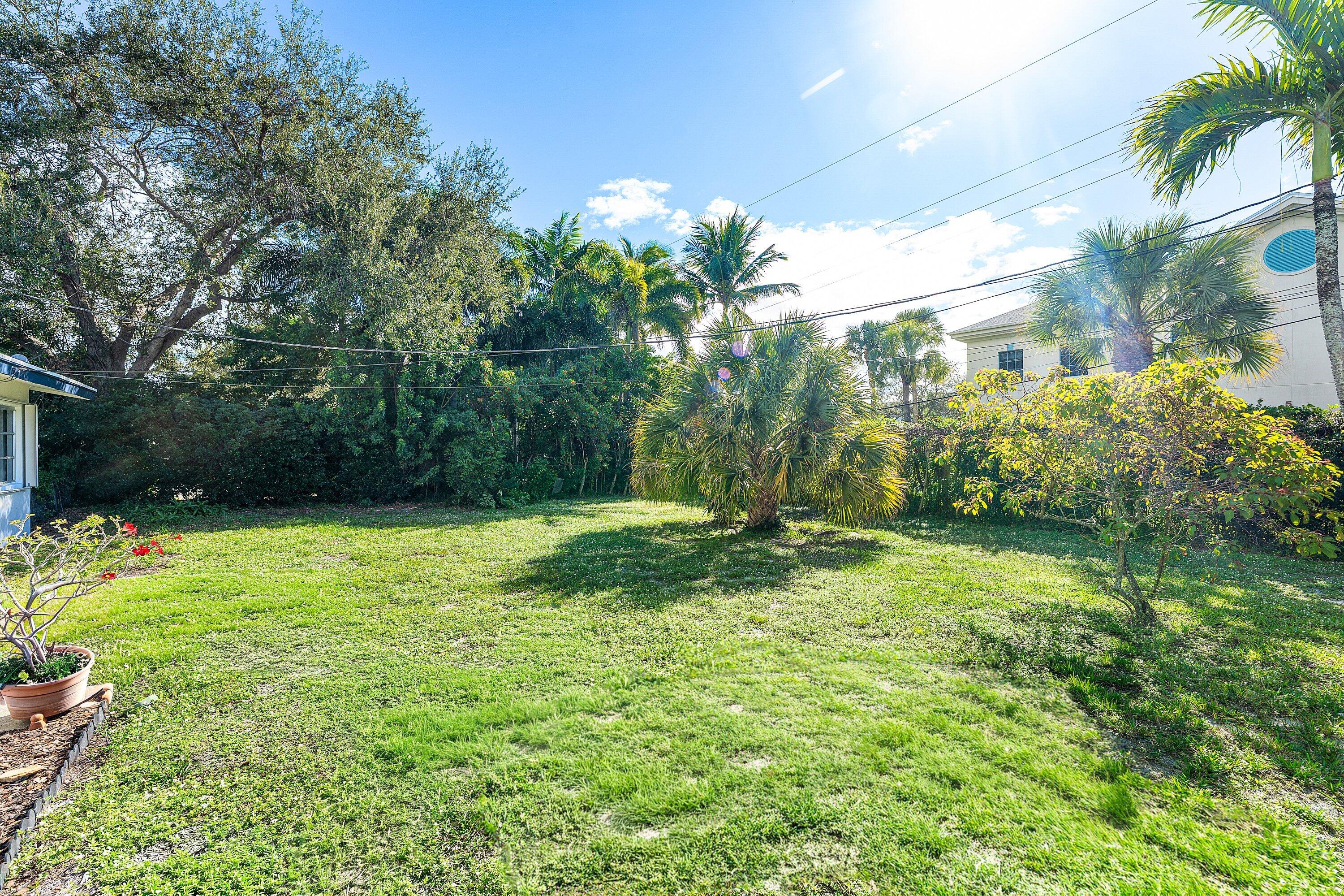 817 Buttonwood Road North Palm Beach, FL 33408 - Photo 25 of 39 a view of a backyard