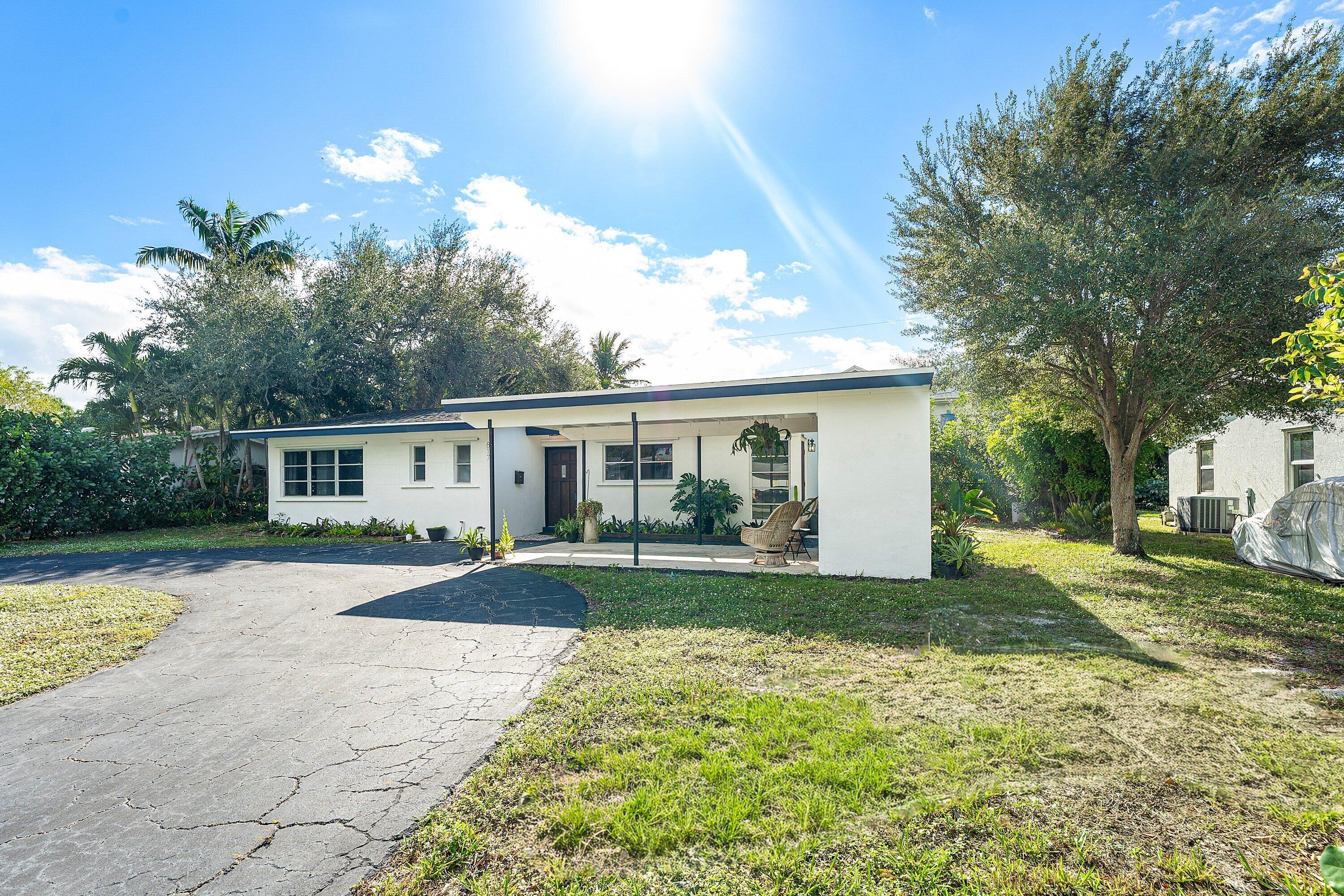 817 Buttonwood Road North Palm Beach, FL 33408 - Photo 27 of 39 a view of a yard in front of a house with large trees