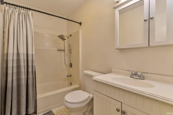 $229,900 | 670 South Burkhardt Road, Evansville, IN 47715