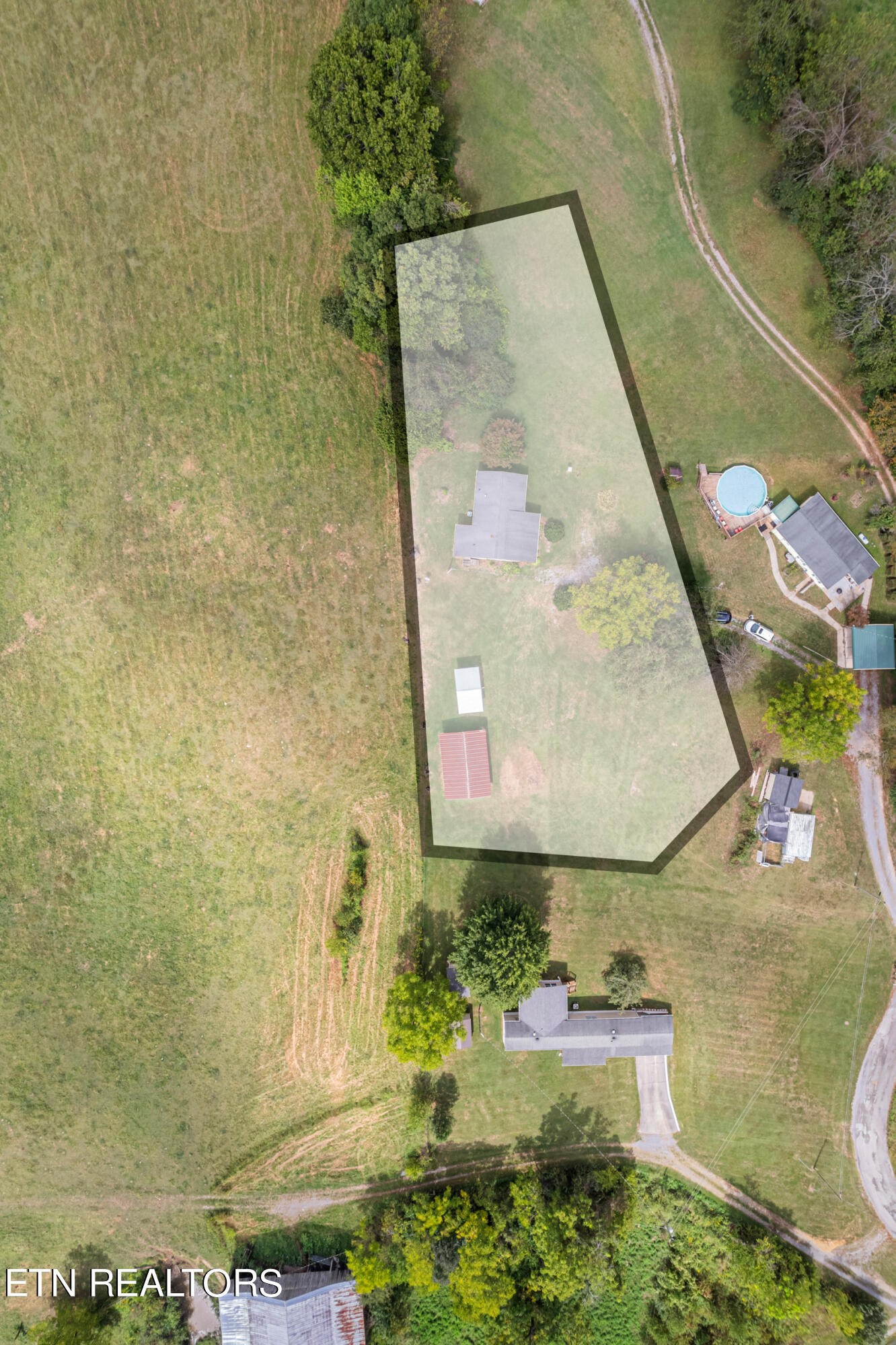 1201 Russell Road New Tazewell, TN 37825 - Photo 3 of 24 Gallery Image 3