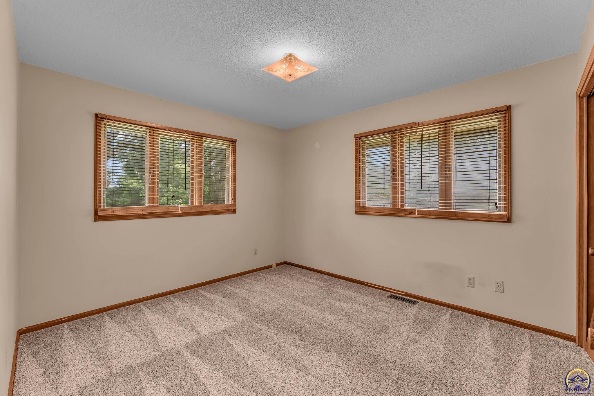 4101 Northwest Pocahontas Drive Topeka, KS 66618 - Photo 17 of 23