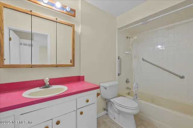 $225,000 | 105 Crestwood Drive, Interlachen, FL 32148