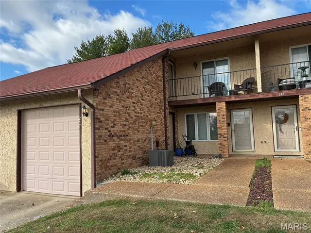 $179,000 | 247 Caballeros Boulevard, Belleville, IL 62221