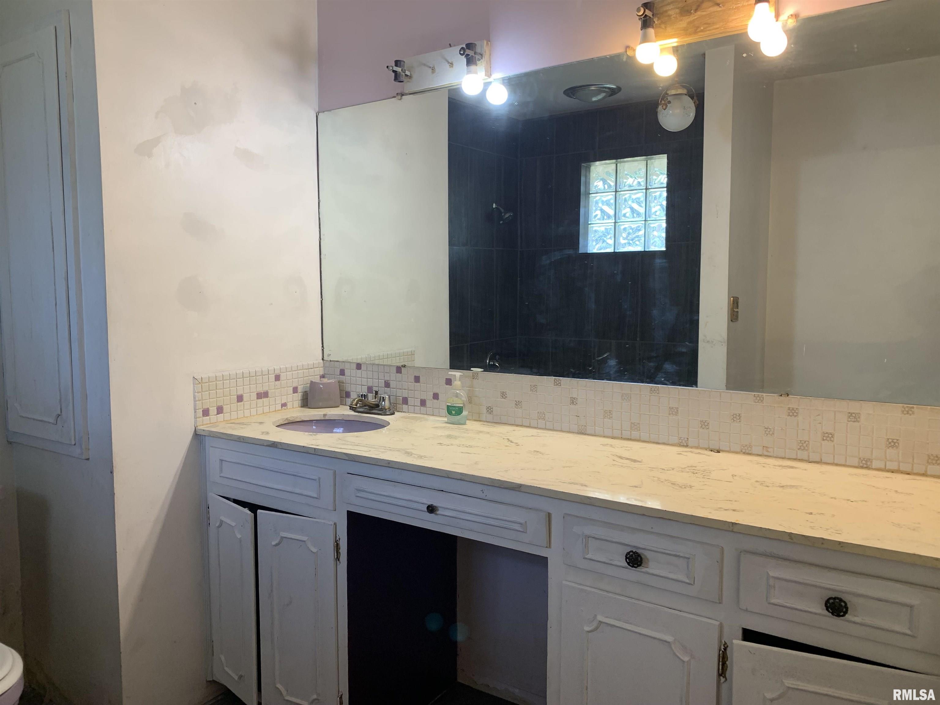 1629 Curtis Creek Road Quincy, IL 62301 - Photo 11 of 13