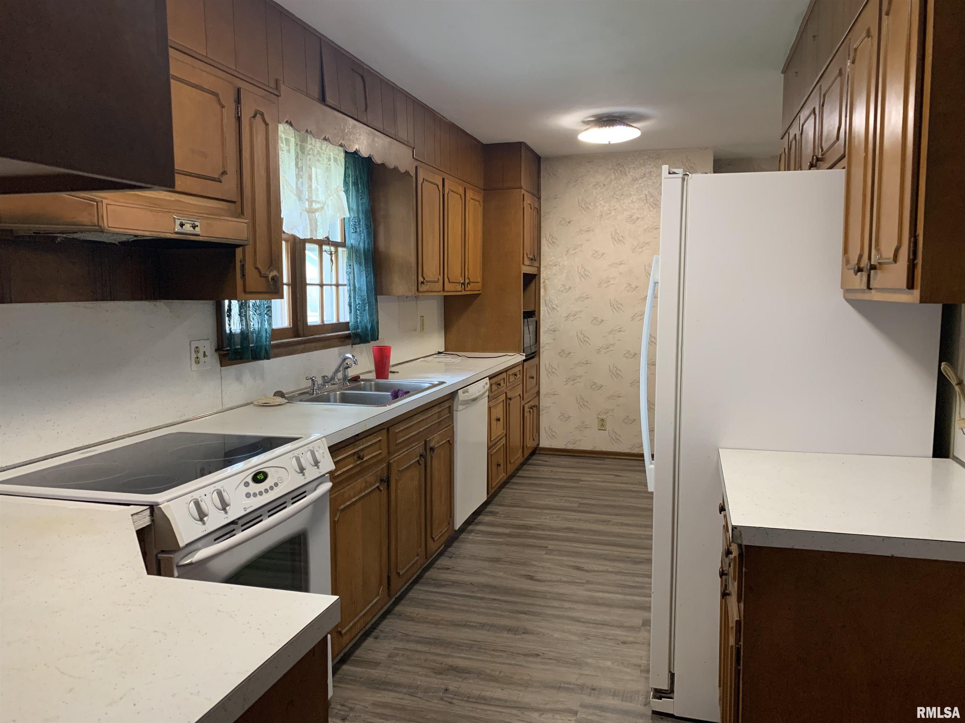 1629 Curtis Creek Road Quincy, IL 62301 - Photo 4 of 13