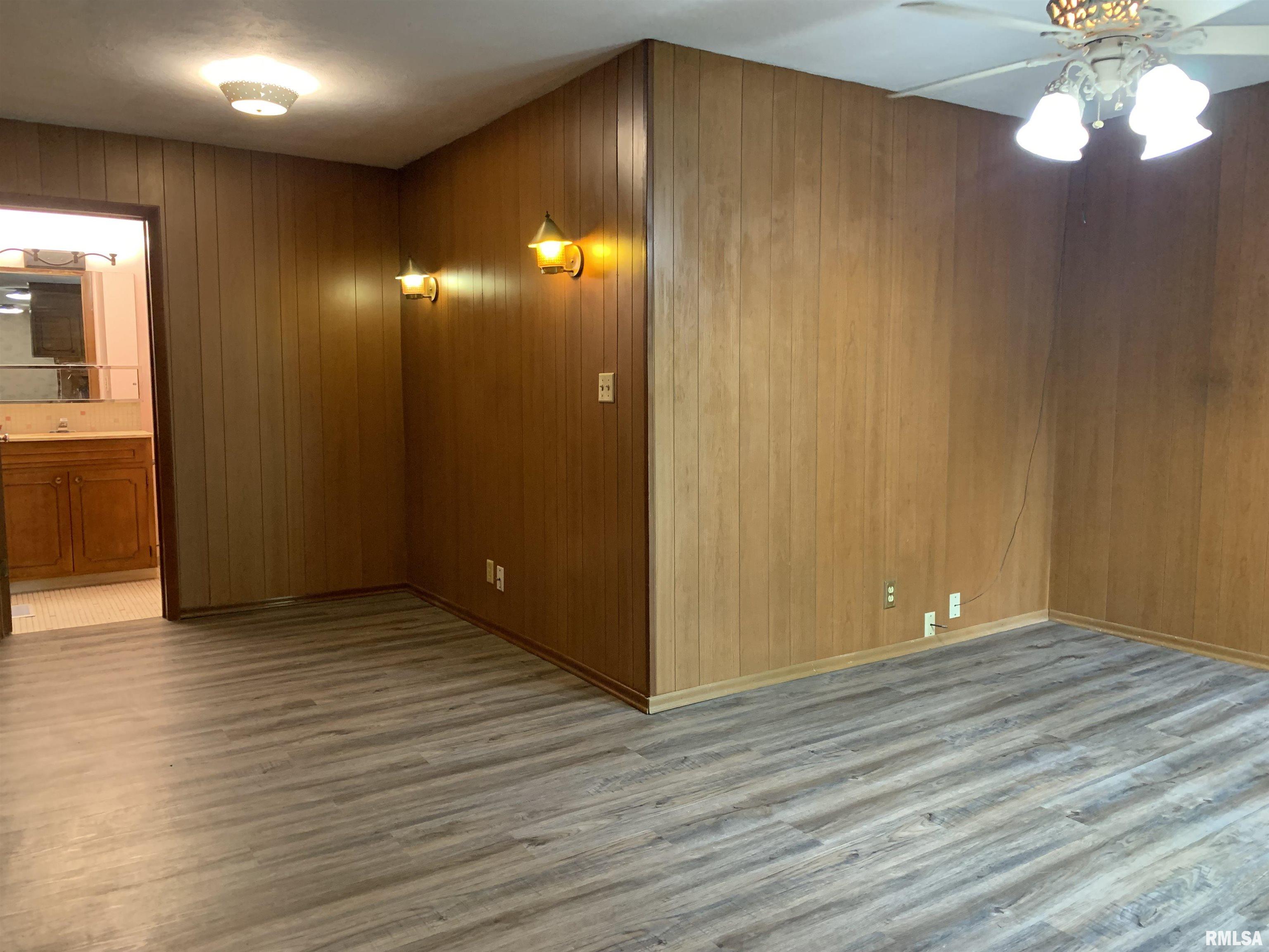 1629 Curtis Creek Road Quincy, IL 62301 - Photo 5 of 13