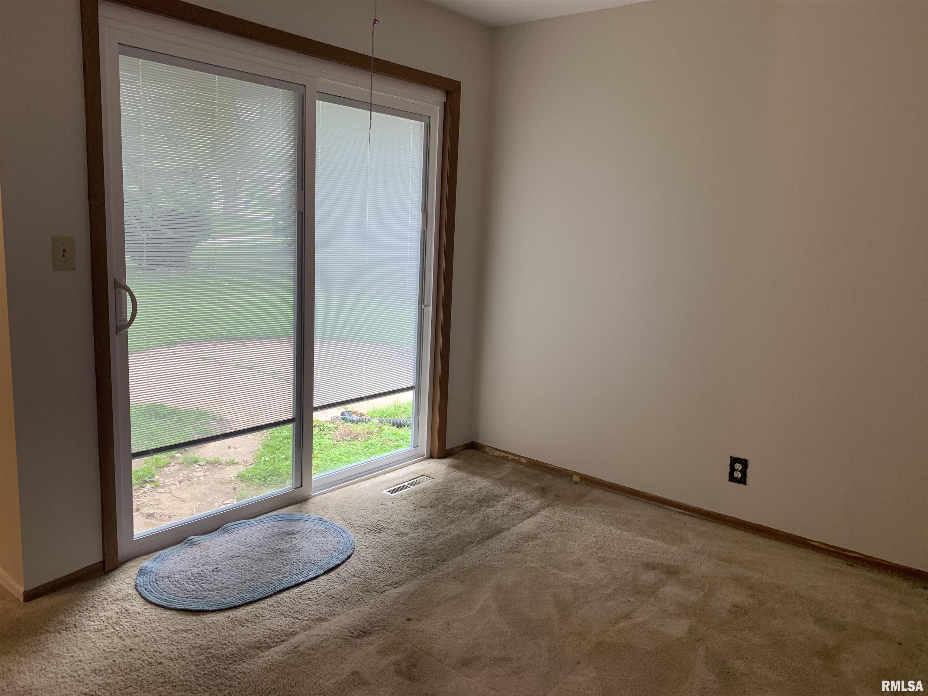 1629 Curtis Creek Road Quincy, IL 62301 - Photo 6 of 13