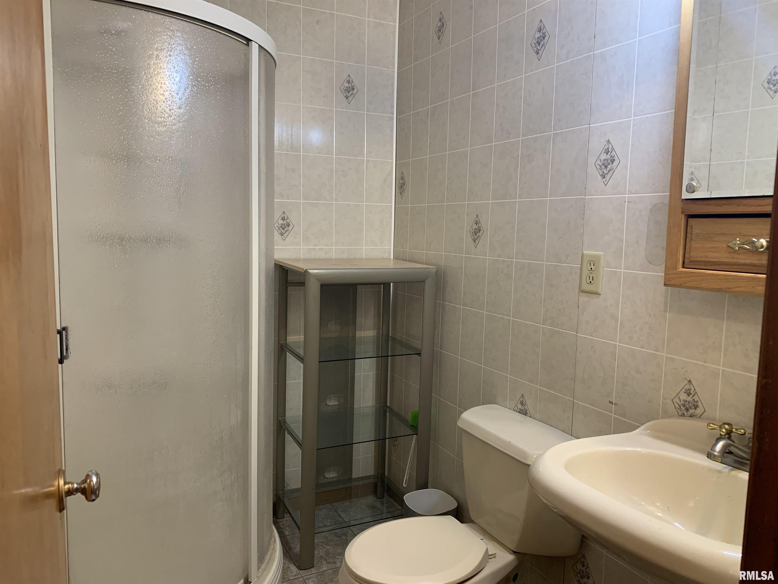 1629 Curtis Creek Road Quincy, IL 62301 - Photo 7 of 13