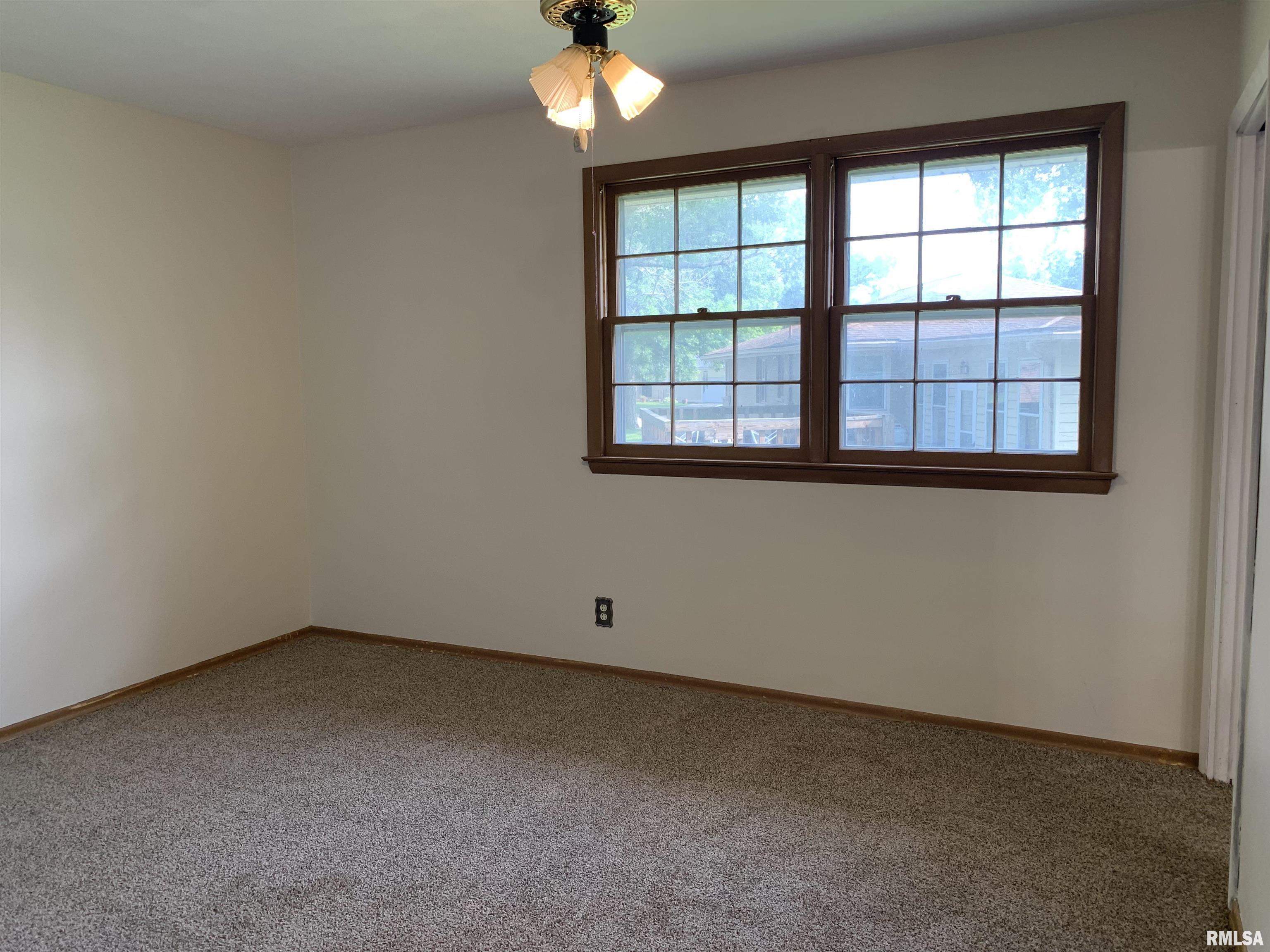 1629 Curtis Creek Road Quincy, IL 62301 - Photo 9 of 13