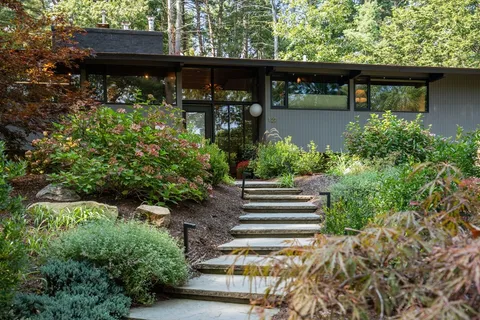 $2,200,000 | 127 Commerford Road, Concord, MA 01742