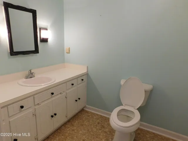 $2,400 | 6109 Schooner Court, New Bern, NC 28560