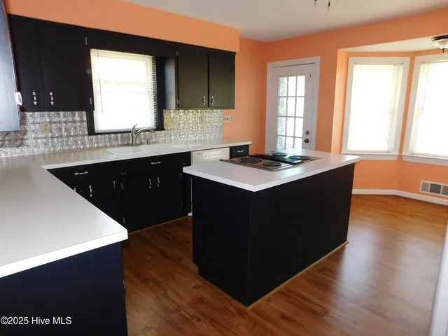 $2,400 | 6109 Schooner Court, New Bern, NC 28560