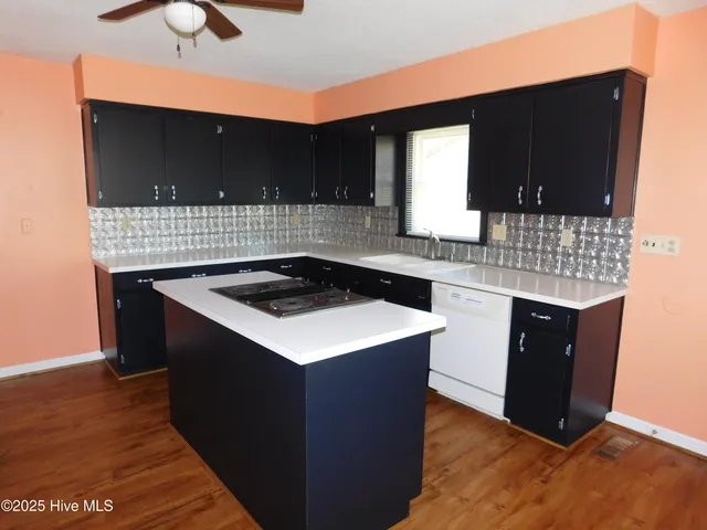 $2,400 | 6109 Schooner Court, New Bern, NC 28560