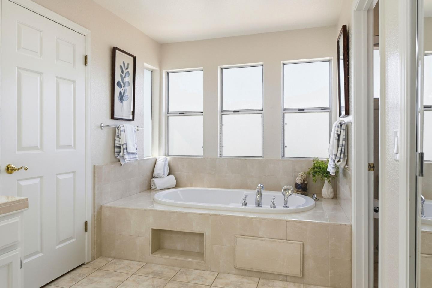 6207 McAbee Road San Jose, CA 95120 - Photo 28 of 48 a bathroom with a bathtub and a sink