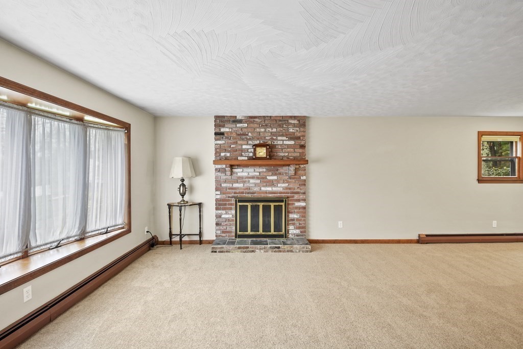 18 Countryside Road Grafton, MA 01536 - Photo 4 of 40 Gallery Image 4