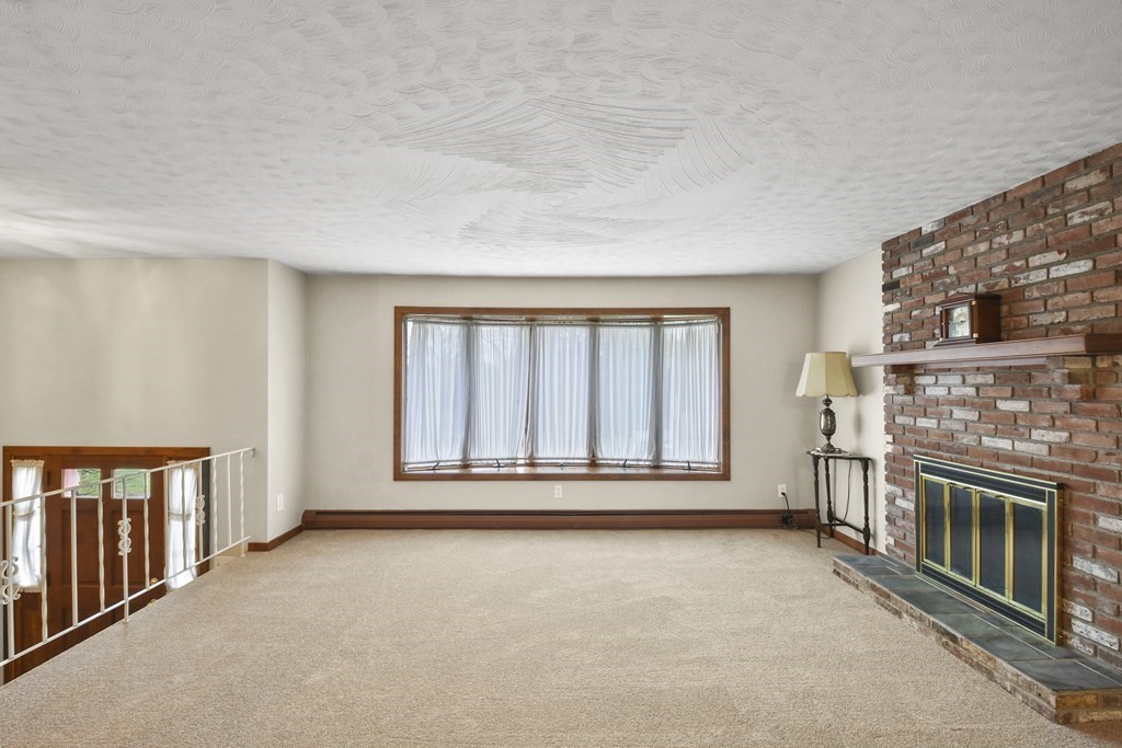 18 Countryside Road Grafton, MA 01536 - Photo 5 of 40 Gallery Image 5