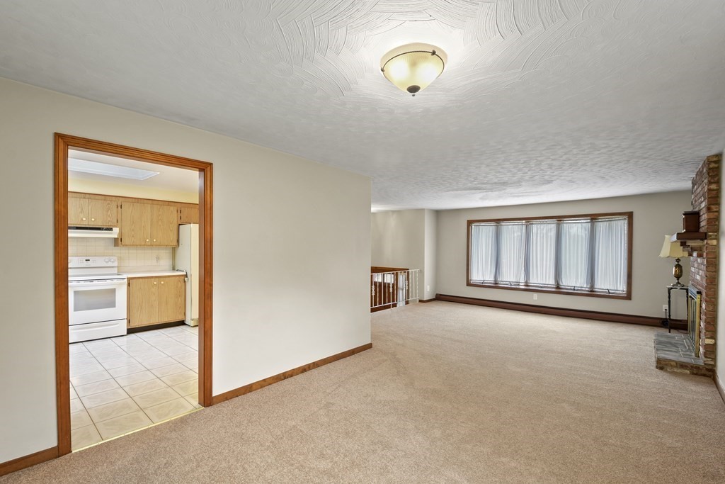 18 Countryside Road Grafton, MA 01536 - Photo 8 of 40 Gallery Image 8