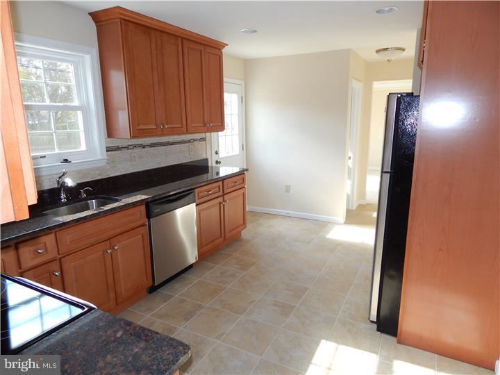 10 Tweed Road Levittown, PA 19056 - Photo 3 of 13 Kitchen