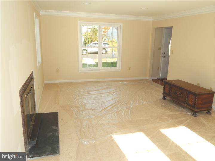 10 Tweed Road Levittown, PA 19056 - Photo 6 of 13 Living Room