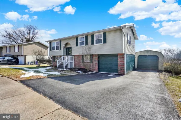 $279,995 | 109 Maplewood Drive, Dover, PA 17315